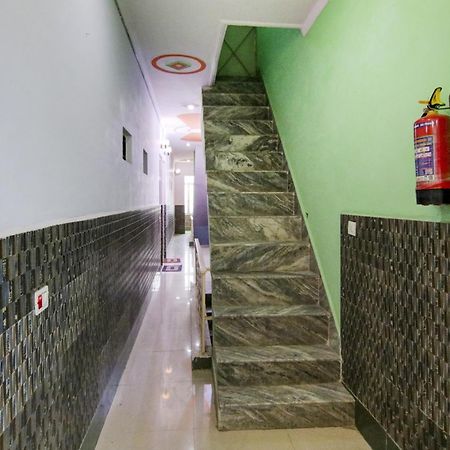 Hotel O S Palace Near Samaypur Badli Metro Station Дели Экстерьер фото